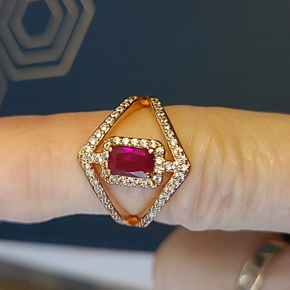 Bomb Party - Most Iconic Lab created Ruby ring - Picture 5 of 6
